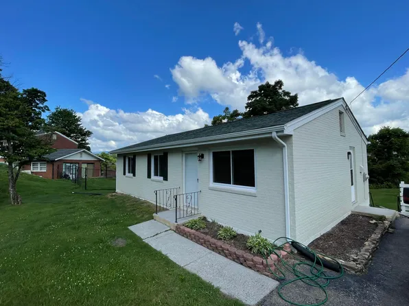 4825 Desi Rd NW, Roanoke, VA 24017