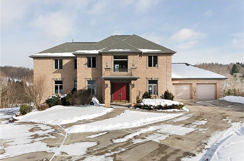 1st image of 915 Country Club Dr