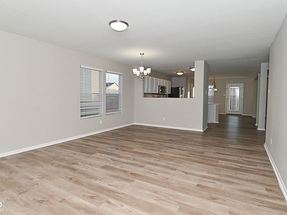 5th image of 607 Greenway St