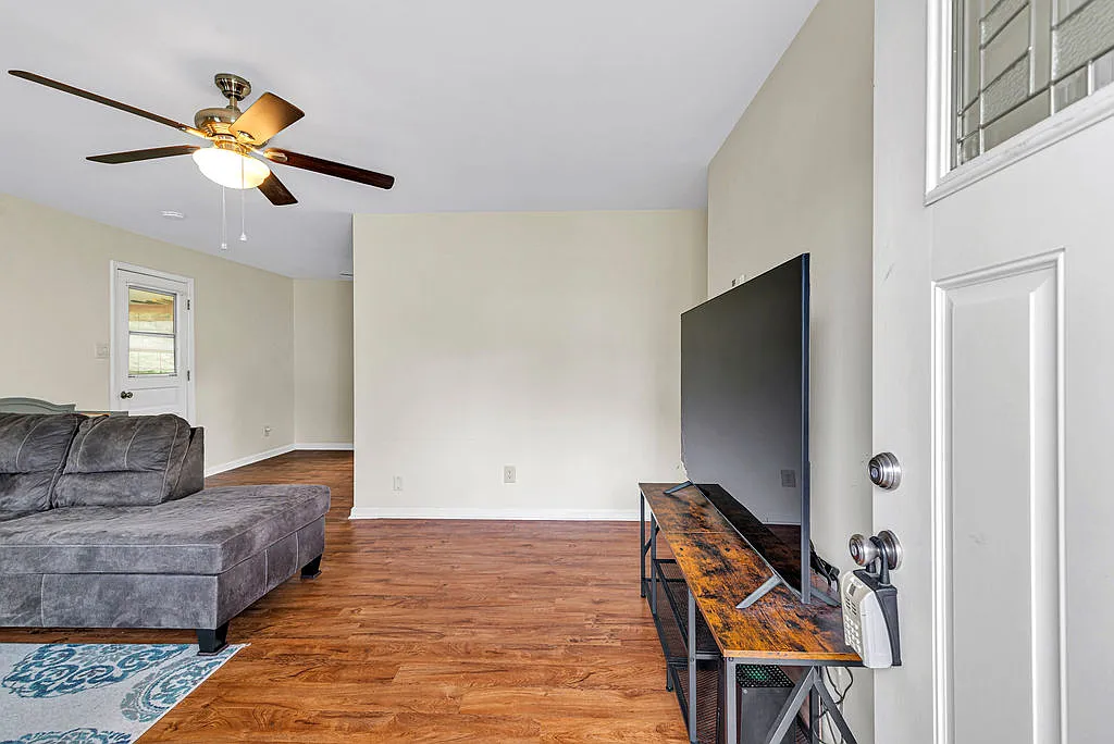 203 Noble Court - 1 — Photo 2