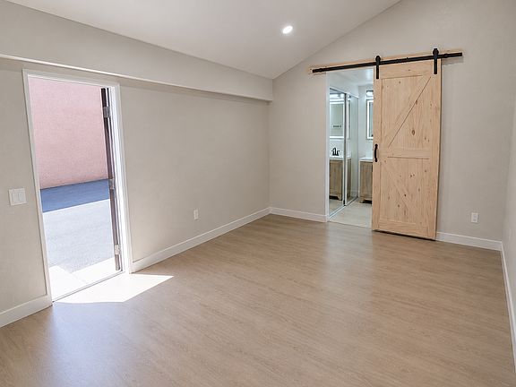 5th image of 610 Parkview Dr #S