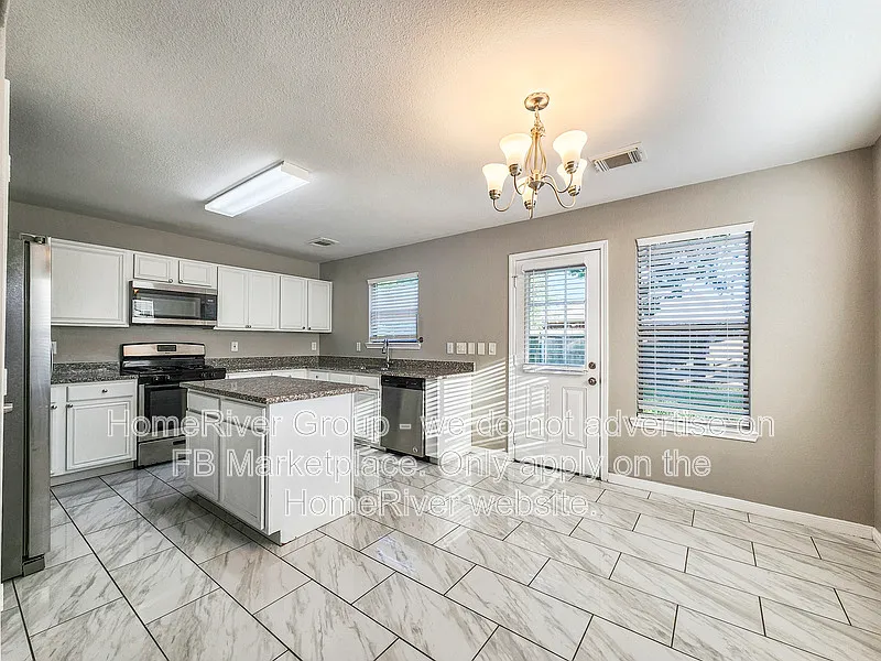 3 bed, 2.0 bath, 1648 sqft, $2,125 — Photo 2