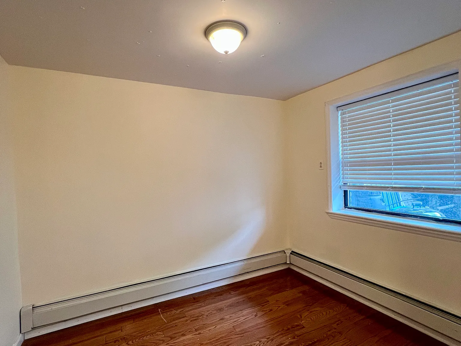 2 bed, 650 sqft, $2,400 — Photo 4
