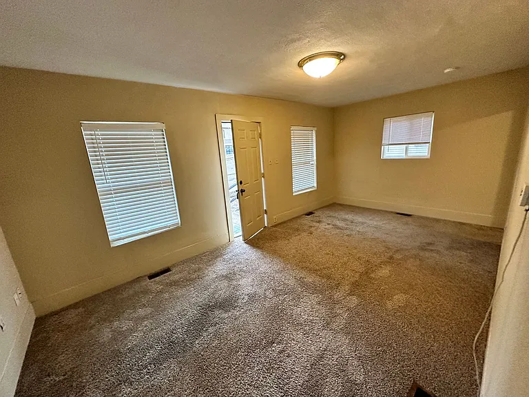 406 E Kiowa St — Photo 3
