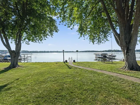 163 Lakeside Dr, Quincy, MI 49082
