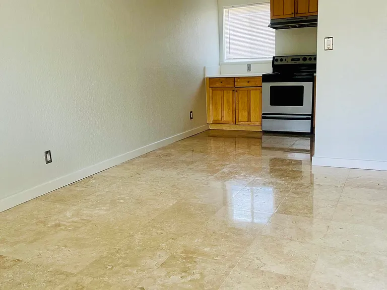 590 NW 40th Ct — Photo 6