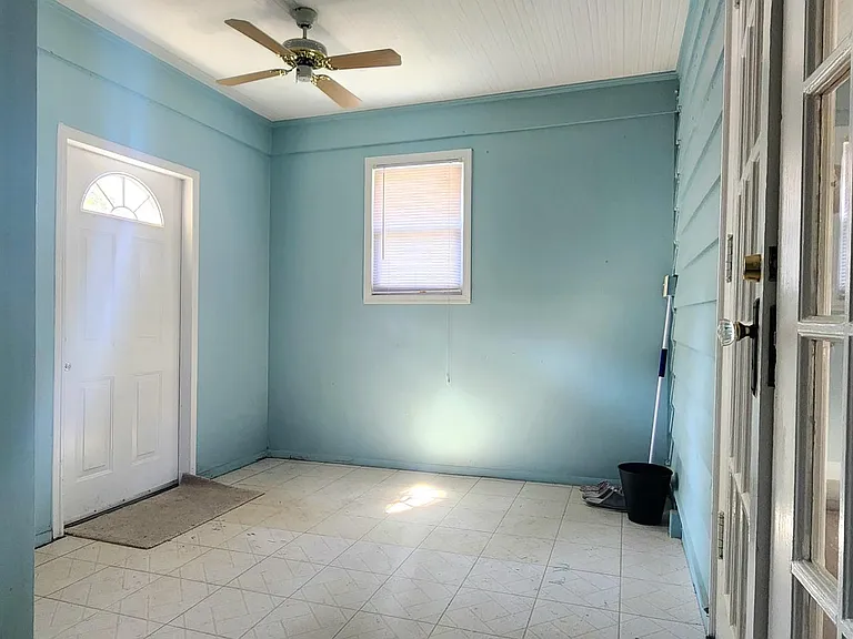 8016 Old Georgetown Rd — Photo 10