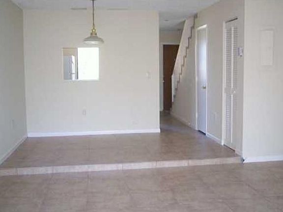 Den/Family/GreatRoom