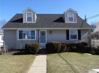 1024 Grand Blvd, Westbury, NY 11590