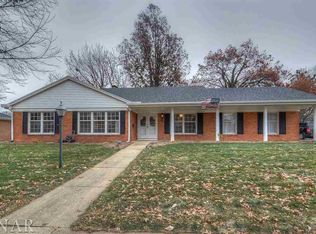 214 Mays Dr, Bloomington, IL
