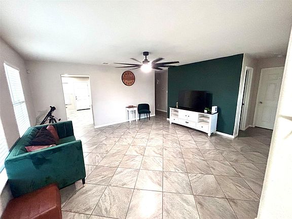 4th image of 910 Rosewick St