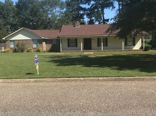 304 Irwinton Dr, Eufaula, AL 36027