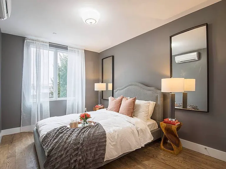 1084 Rogers Ave #4E — Photo 8