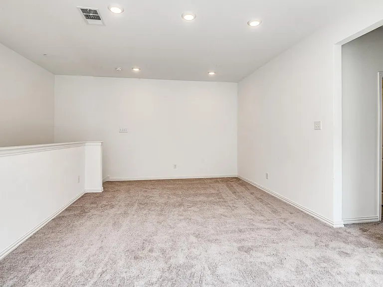 6205 Queens Path — Photo 18