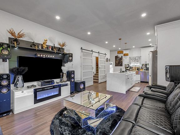 3rd image of 24 Rockaway Ct