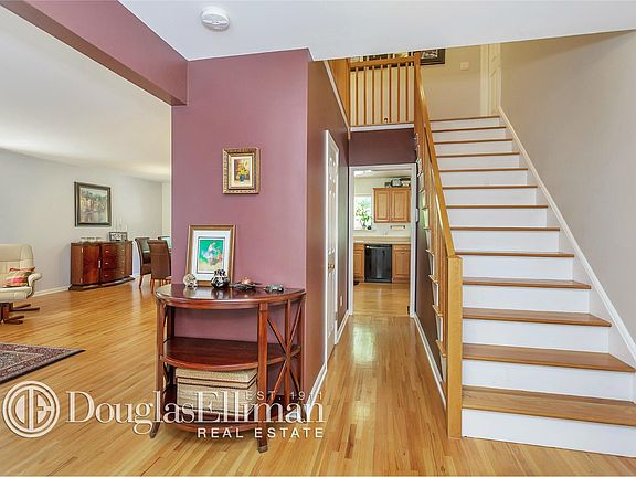 2nd image of 11 Piping Rock Dr