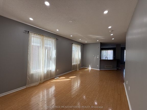 3rd image of 45 Bleasdale Ave