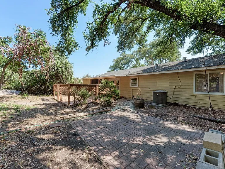 6300 Betty Cook Dr — Photo 34
