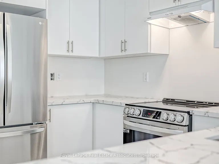 34 Attwater Dr E — Photo 15