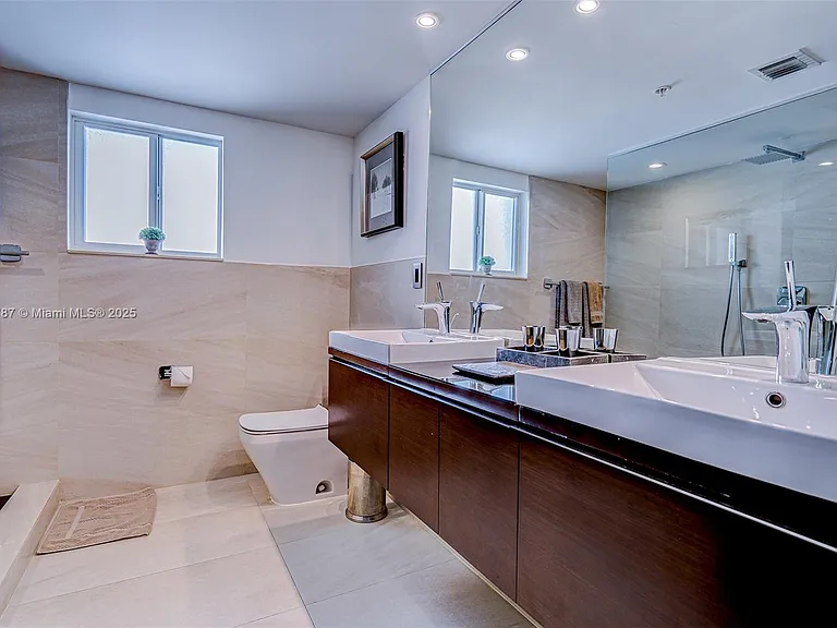 1701 Sunset Harbour Dr #L-507 — Photo 12