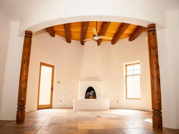 127 Valverde St APT B, Taos, NM 87571