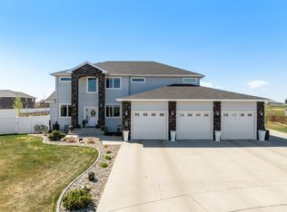 2600 21st St NW, Minot, ND 58703