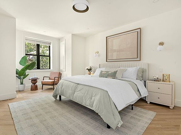 4th image of 94 Hawthorne St #1