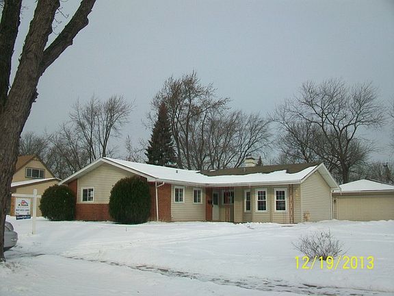 2nd image of 590 Hillcrest Blvd