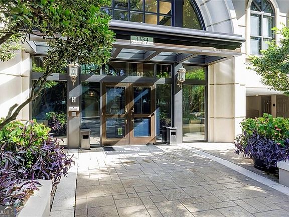 5th image of 3334 Peachtree Rd NE APT 1904
