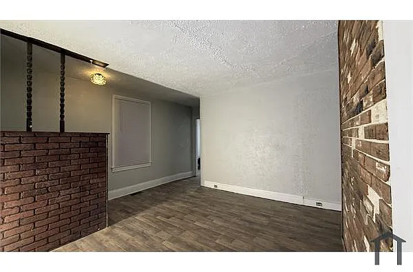 Building Photo - 106 Minooka St