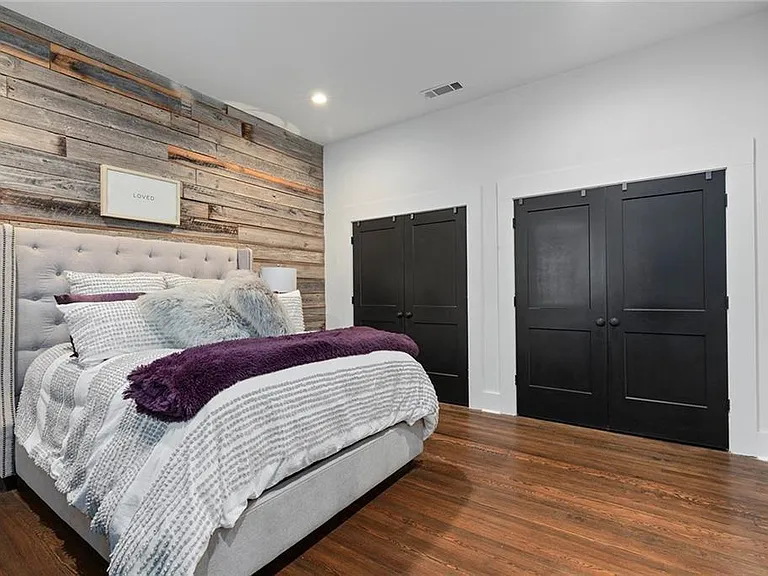 563 Parkway Dr NE — Photo 17
