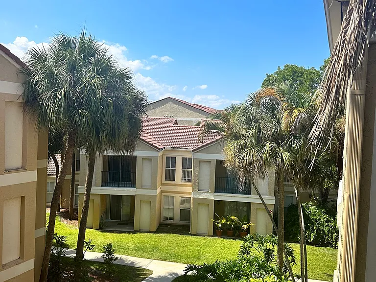 833 Riverside Dr #831 — Photo 5