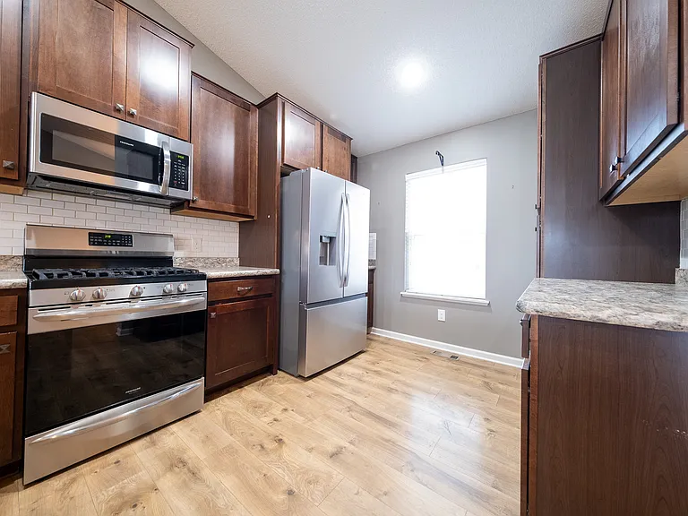15141 Emory Cir — Photo 4