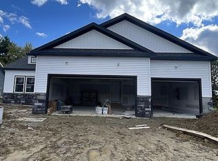 290 Apple Grove Ln, Valparaiso, IN 46385