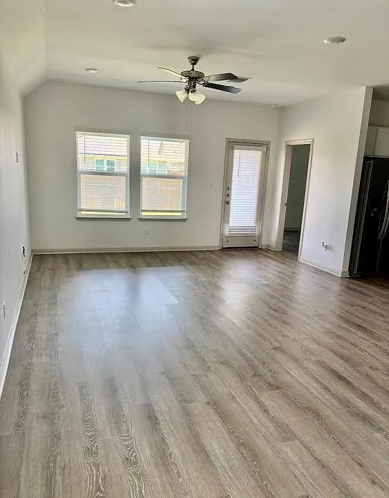 3 bed, 2.0 bath, 1472 sqft, $1,975 — Photo 3