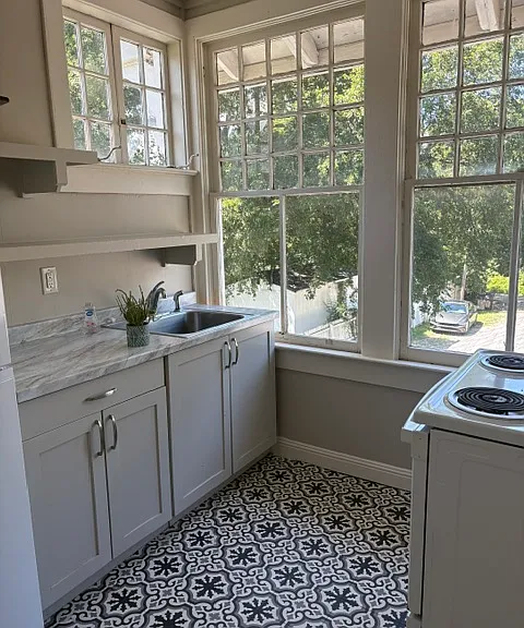 416 W 6th St #6 — Photo 8