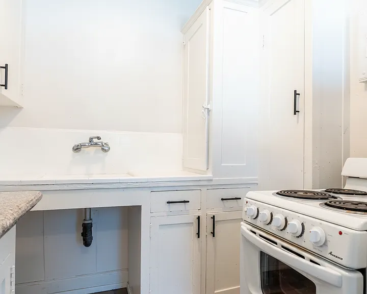 Comfortable Urban Living in a Classic Brick Building Near UW & Light Rail — Photo 52