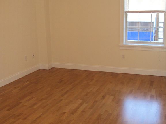 5th image of 147 Main St APT 4B