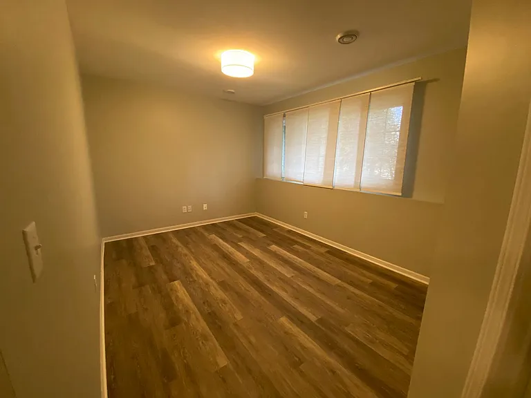 892 Trenton Ln N — Photo 10
