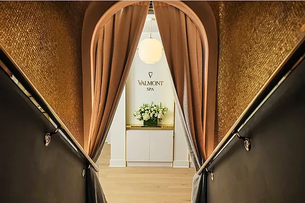 Sold by Douglas Elliman | media 20