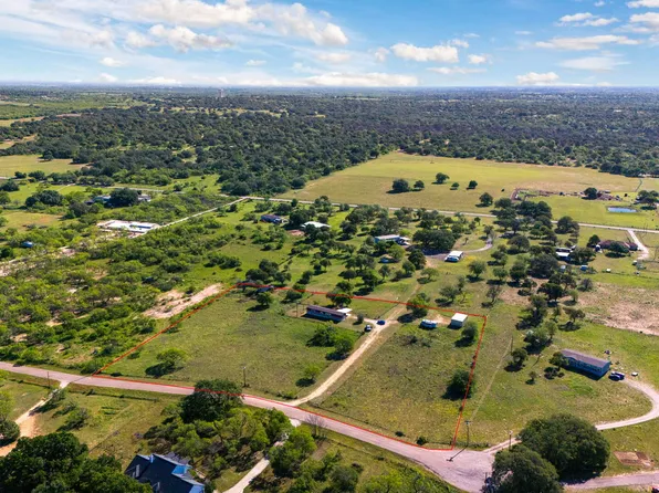 1819 QUAIL RUN DR, Lytle, TX 78052