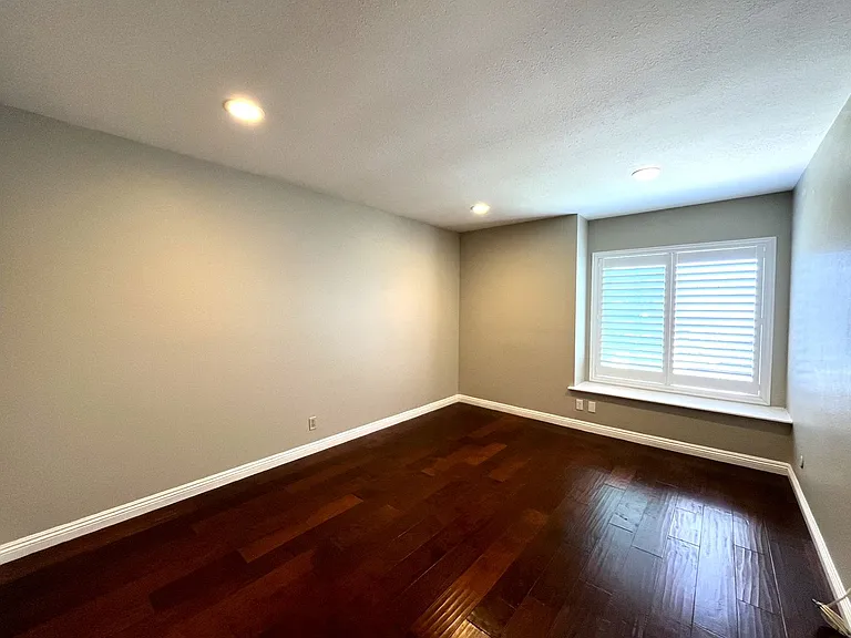 581 S Greenwich St — Photo 37