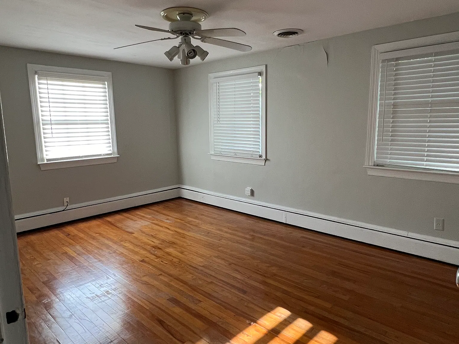 2 bed, 1.5 bath, 1000 sqft, $1,650 — Photo 3