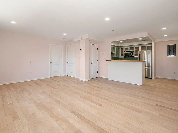 3rd image of 3286 41st St APT 3F
