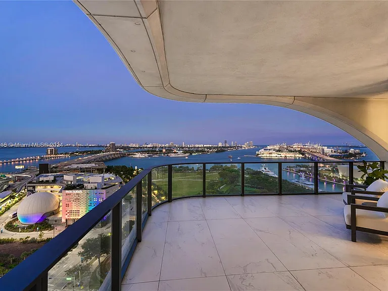 1000 Biscayne Blvd #2402 — Photo 8