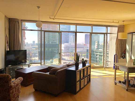 3rd image of 1100 S Hope St APT 1010