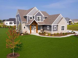 W200N5259 Beechcraft Rd, Menomonee Falls, WI 53051