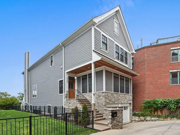 2230 W Wolfram St, Chicago, IL 60618