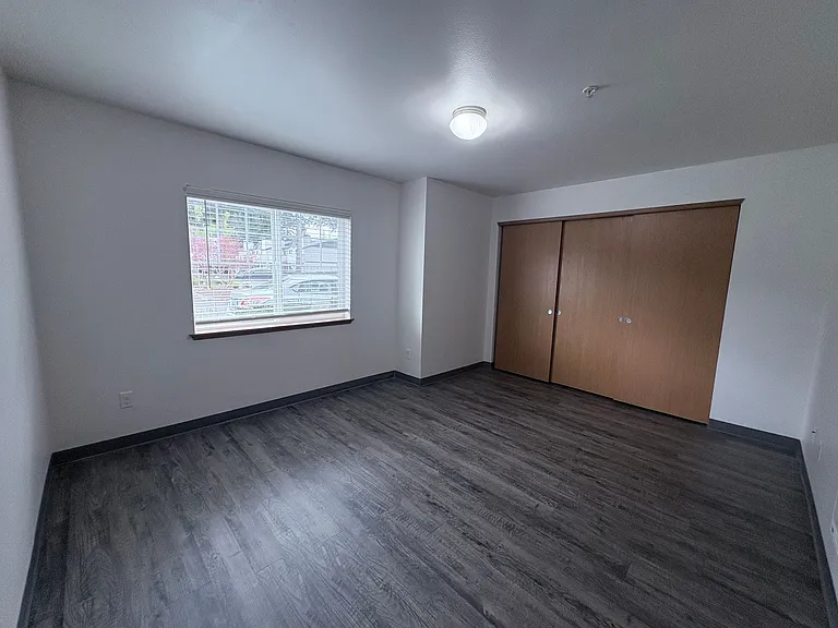 Park East & West Apartments — Photo 22