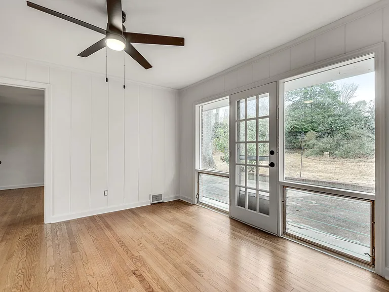 675 N Superior Ave — Photo 20